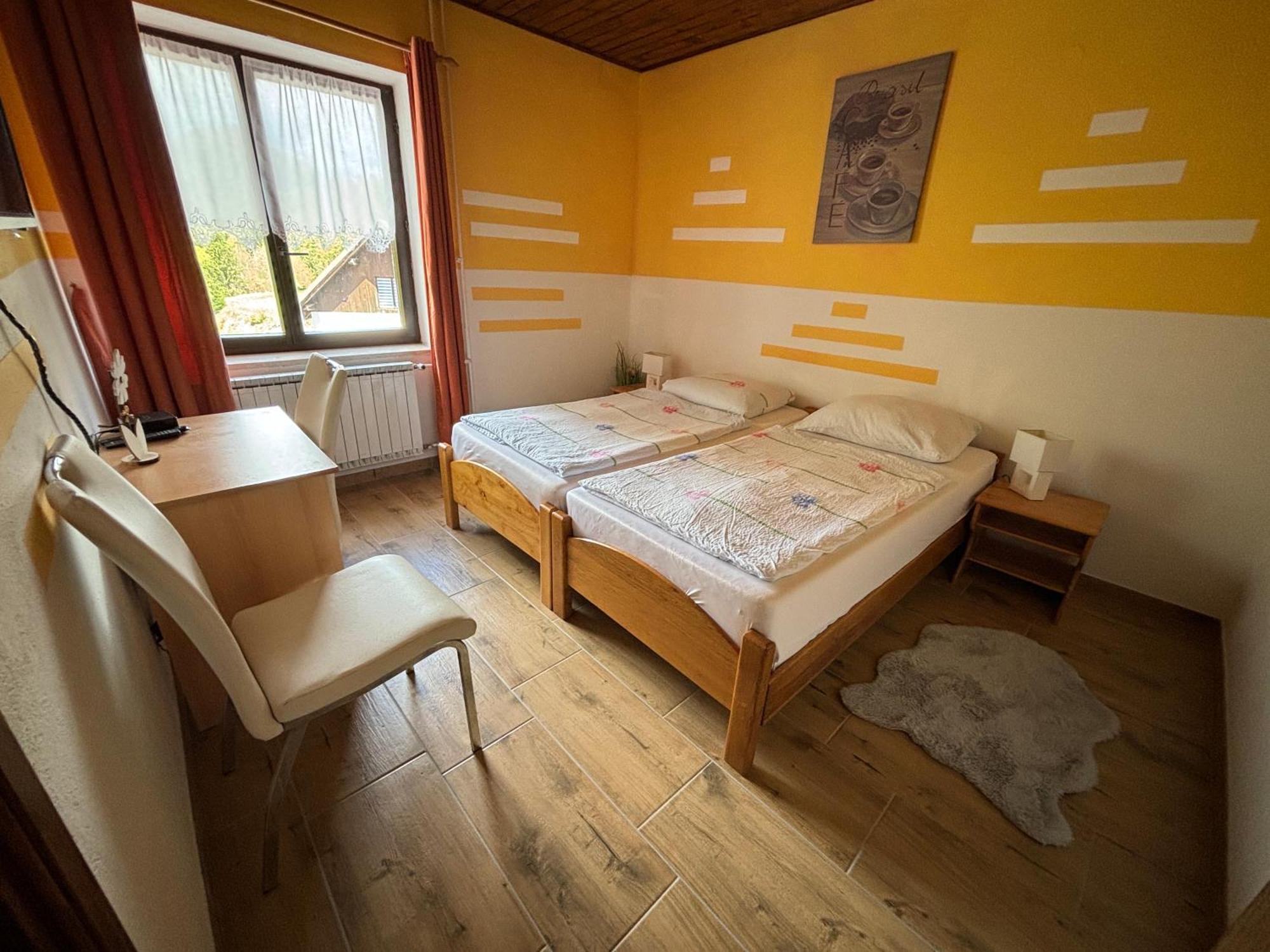 Guest House Kmecki Hram Fortuna Idrija Exterior foto