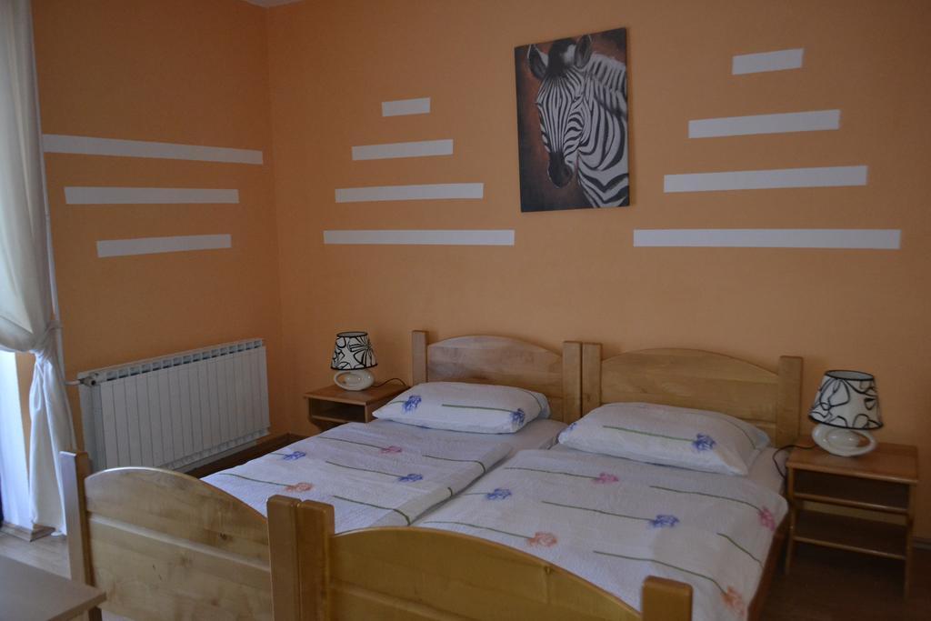 Guest House Kmecki Hram Fortuna Idrija Zimmer foto